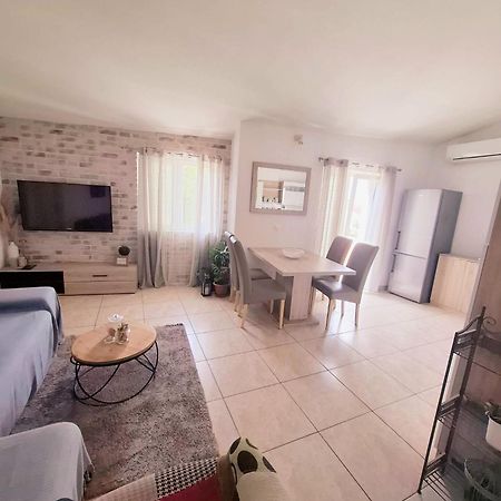 Апартаменты Apartman Simun Примоштен Экстерьер фото