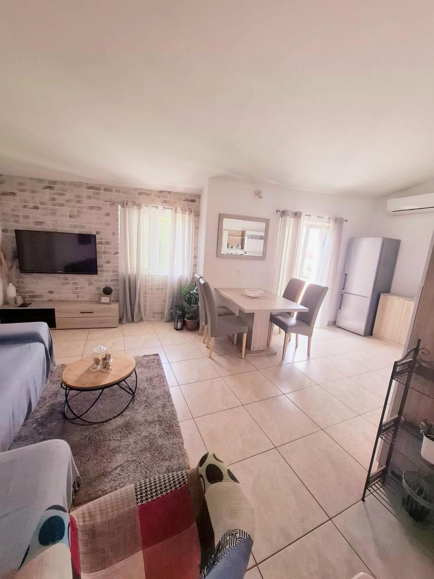 Апартаменты Apartman Simun Примоштен Экстерьер фото